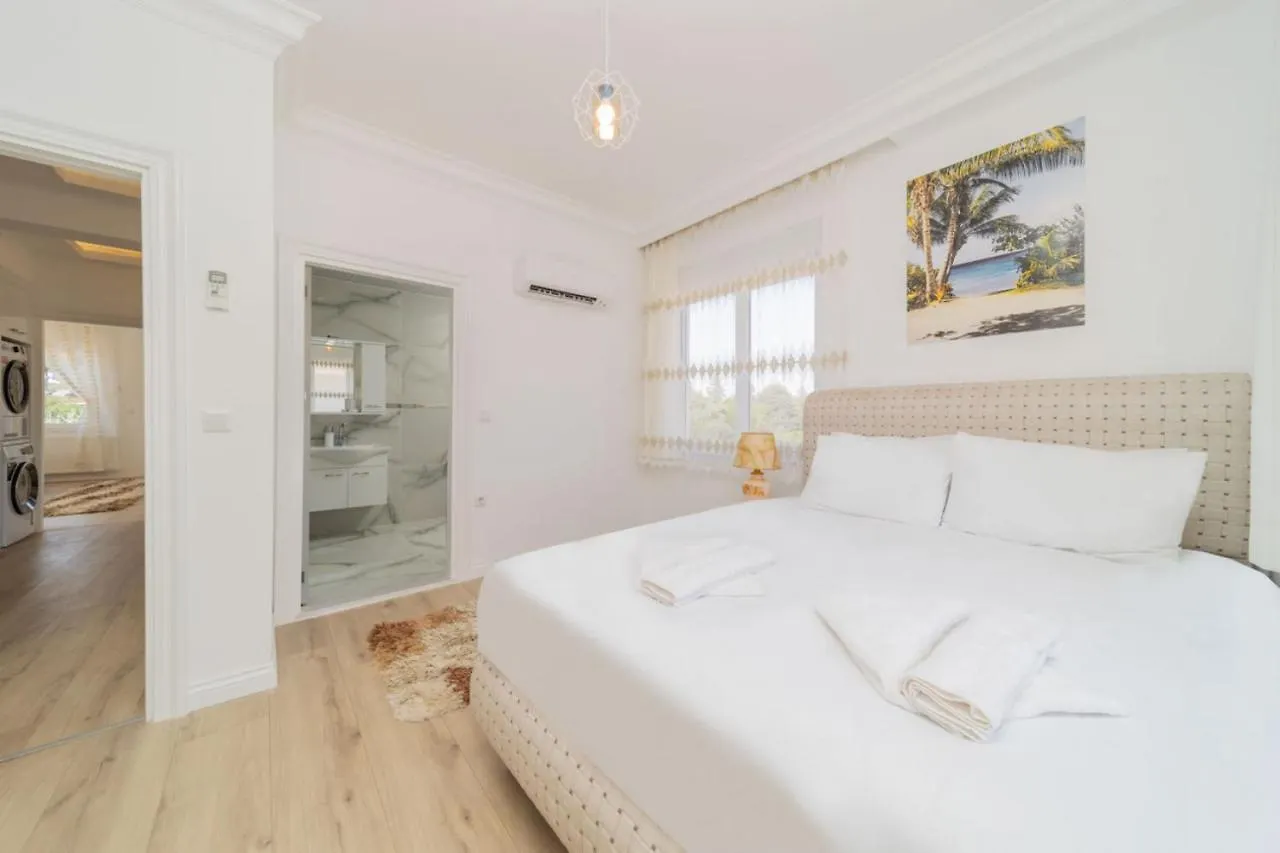 Great Villa With Pool Hammam And Sauna In Antalya